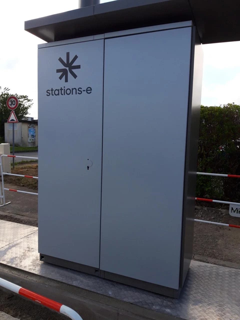 Station IRVE — infrastructure tertiaire installée par AD Globale Services